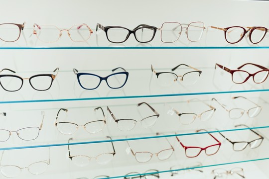 różne rodzaje okularów korekcyjnych