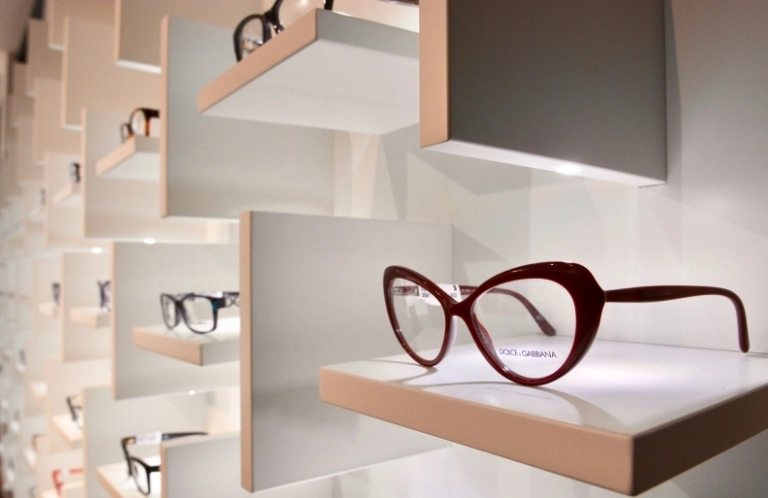 okulary w półce